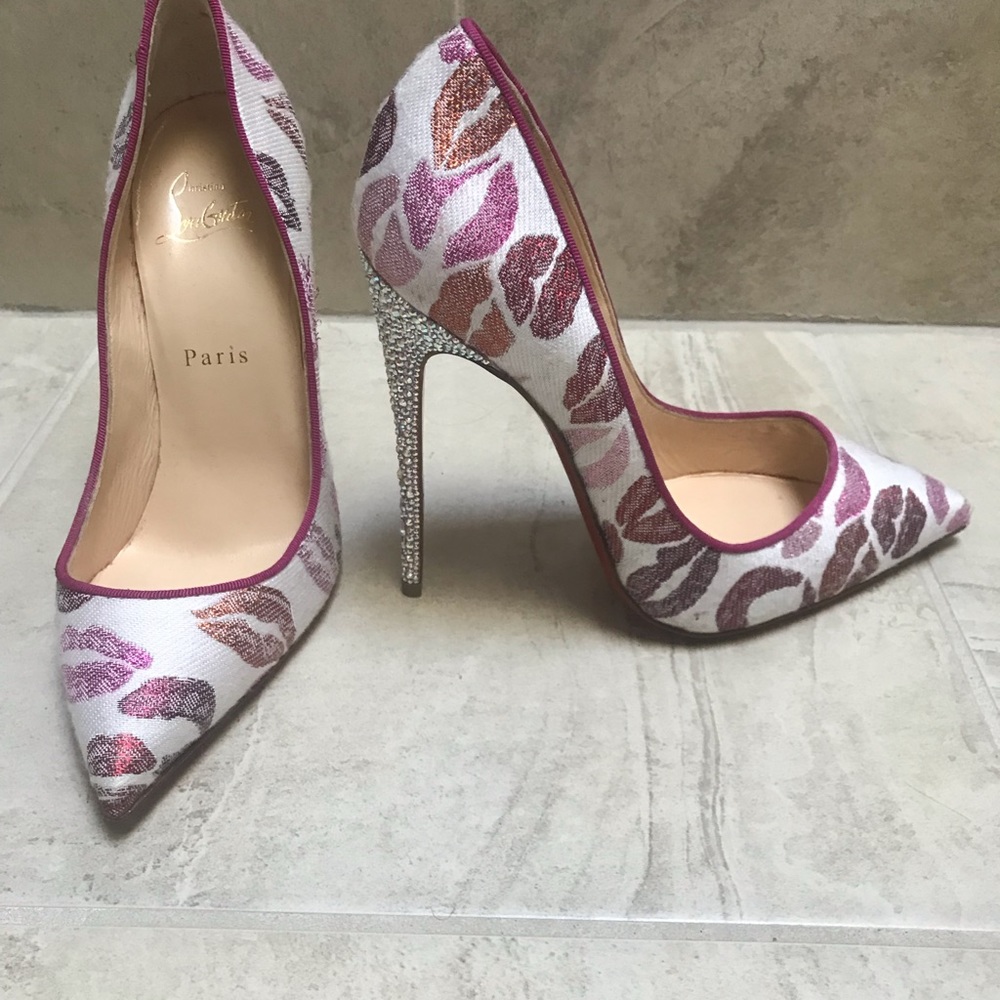 CHRISTIAN LOUBOUTIN Valentines Day sz38 SO KATE LIPS pumps LIKE NEW.